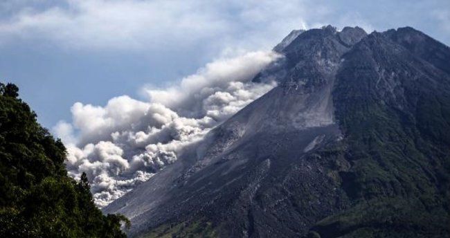 İndoneziyada Merapi vulkanı püskürüb