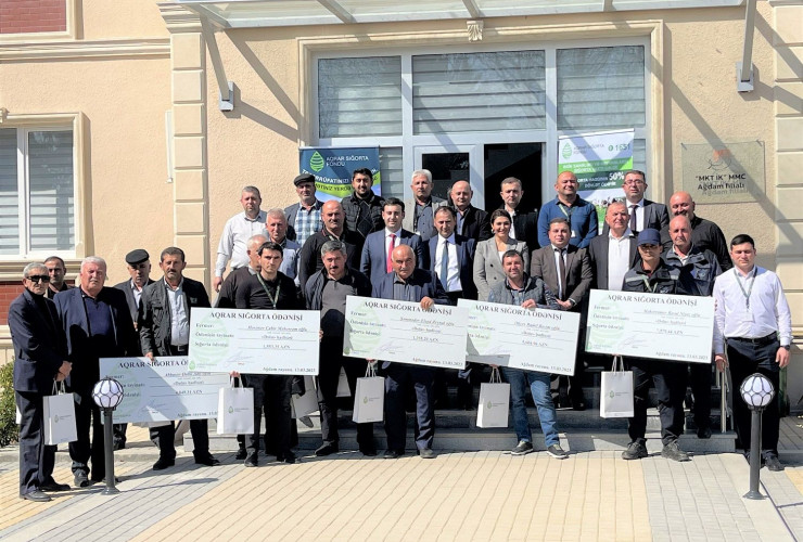 Ağdamda pambıqçı fermerlərə dəymiş zərərə görə sığorta ödənişləri edilib