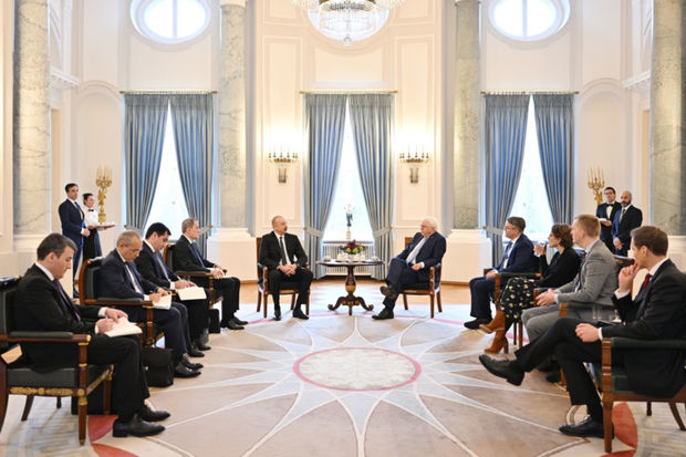 İlham Əliyevin Berlində Frank-Valter Ştaynmayer ilə geniş tərkibdə görüşü olub - YENİLƏNİB + FOTO