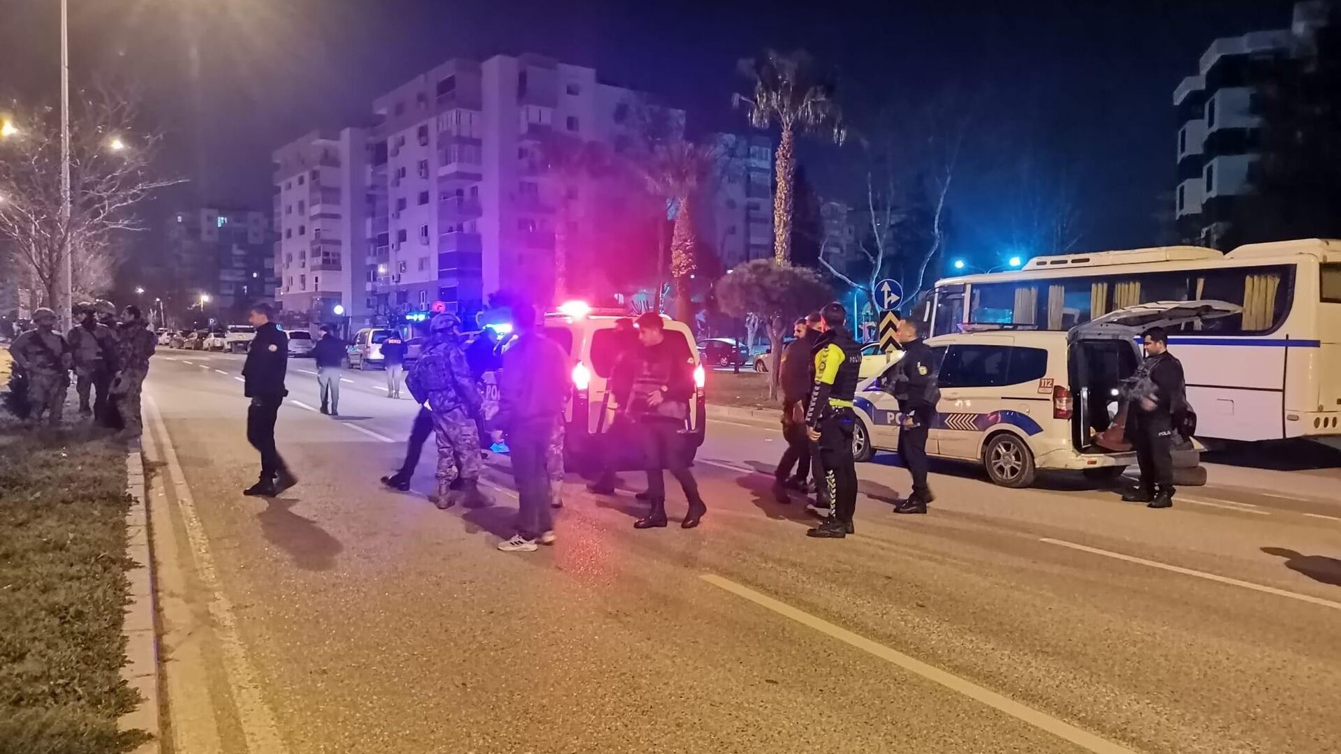 Xəstəxanada növbəyə düşə bilməyən şəxs silaha əl atdı: Tüfənglə havaya atəş açdı