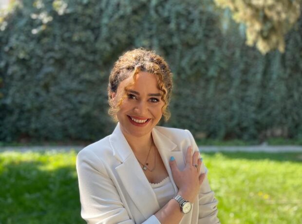 Tanınmış aparıcı da 
