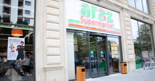 “ARAZ” MARKET VAXTI KEÇMİŞ MƏHSULLAR SATIR… – FOTO