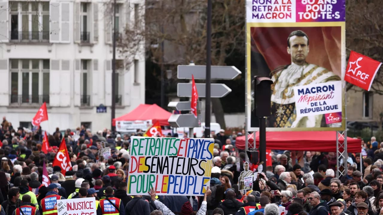 Fransada insanlar pensiya yaşının qaldırılmasını nəzərdə tutan islahat əleyhinə aksiya keçirib