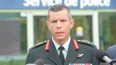 Kanadalı general hökuməti məhkəməyə verib