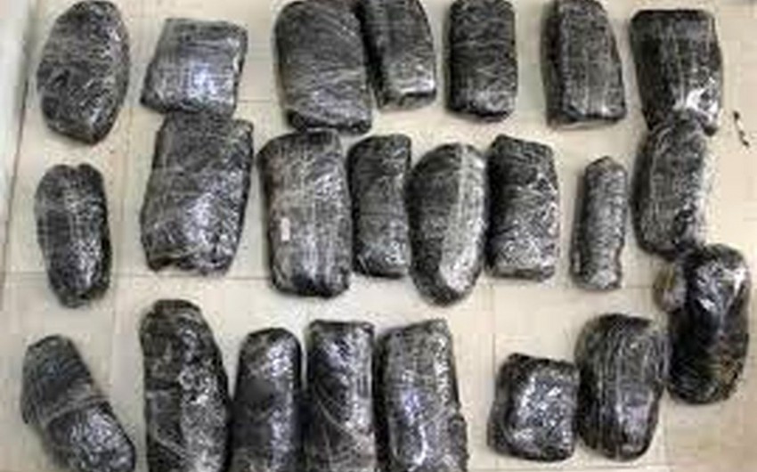 İranda hava limanında sərnişinin mədəsində 1,7 kq-dan artıq narkotik aşkarlanıb