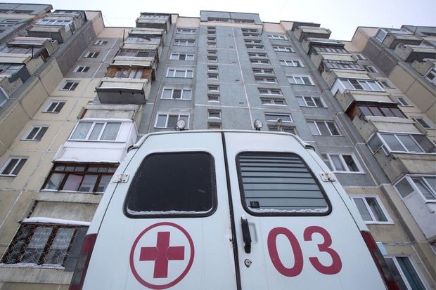 Yeddinci mərtəbədən yıxılan rusiyalı qalxıb evinə getdi