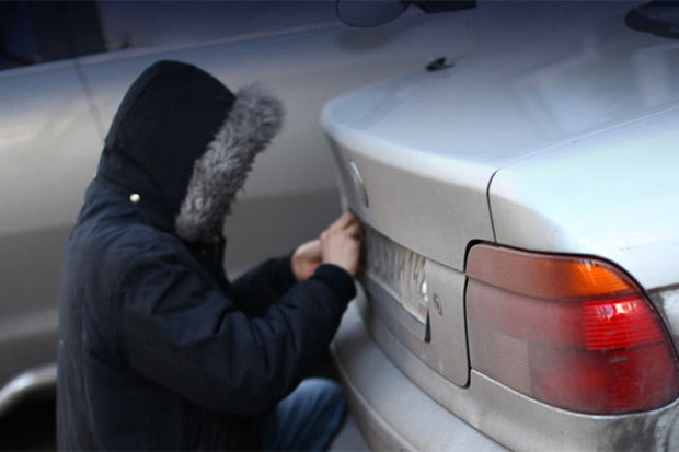Bakıda avtomobilin nömrəsini oğurlayaraq pul tələb edən şəxs saxlanılıb