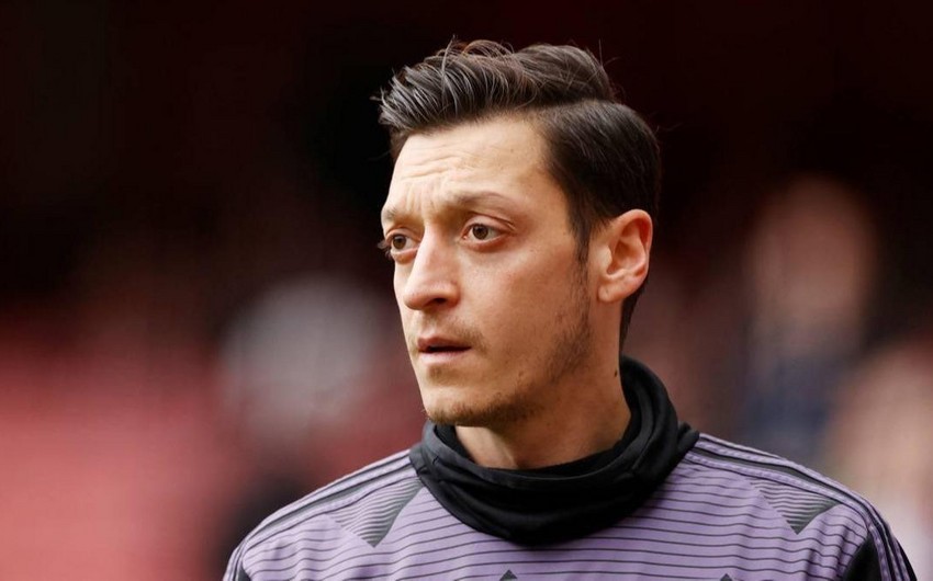 Mesut Özil karyerasını başa vurduğunu açıqlayıb