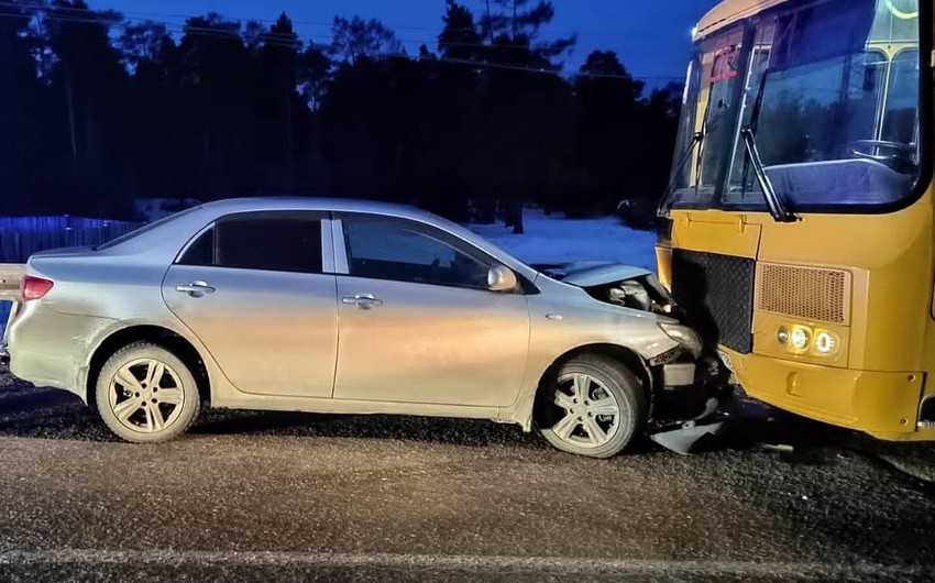 Rusiyada avtobusla avtomobil toqquşub, 3 nəfər ölüb