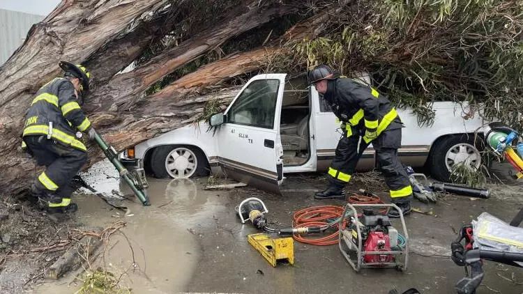 Kaliforniyada daşqın və tufan hadisəsi baş verib: 2 ÖLÜ