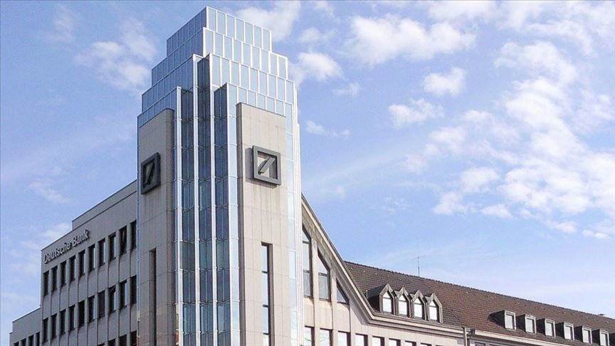 “Deutsche Bank” səhmlərinin qiyməti enməkdə davam edir