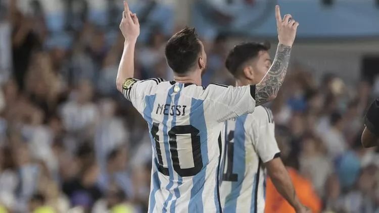 Messi karyerasında 800-cü qolu vurub