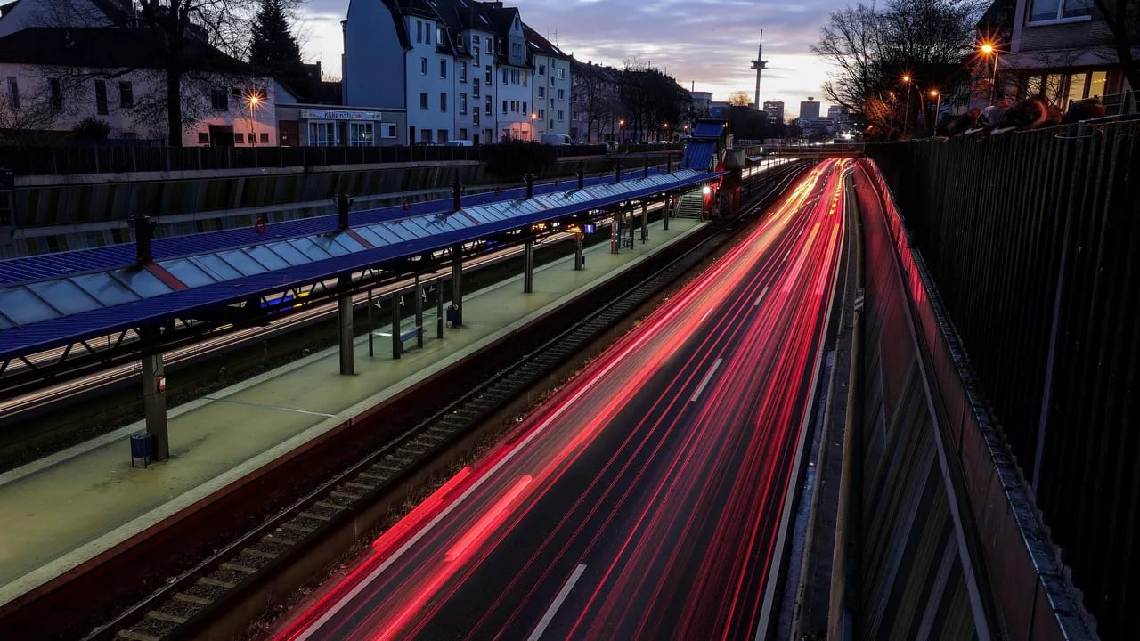 Almaniyada nəqliyyat sektoru işçiləri tətilə başlayıblar