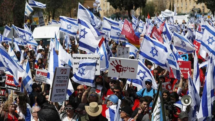 Qüdsdə etirazçılar parlament binası qarşısına toplaşıblar