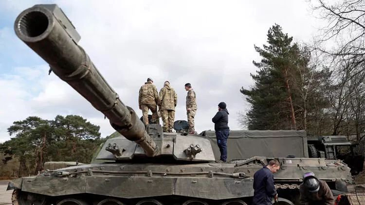 Ukrayna ilk Britaniya istehsalı olan “Challenger 2” tanklarını alıb