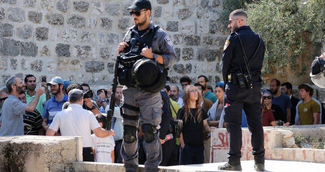 İsrail polisinin himayə etdiyi fanatiklərin Məscidül-Əqsaya basqınları davam edir