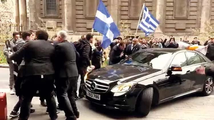 İngiltərədə KKTC liderinə etiraz aksiyası keçirilib