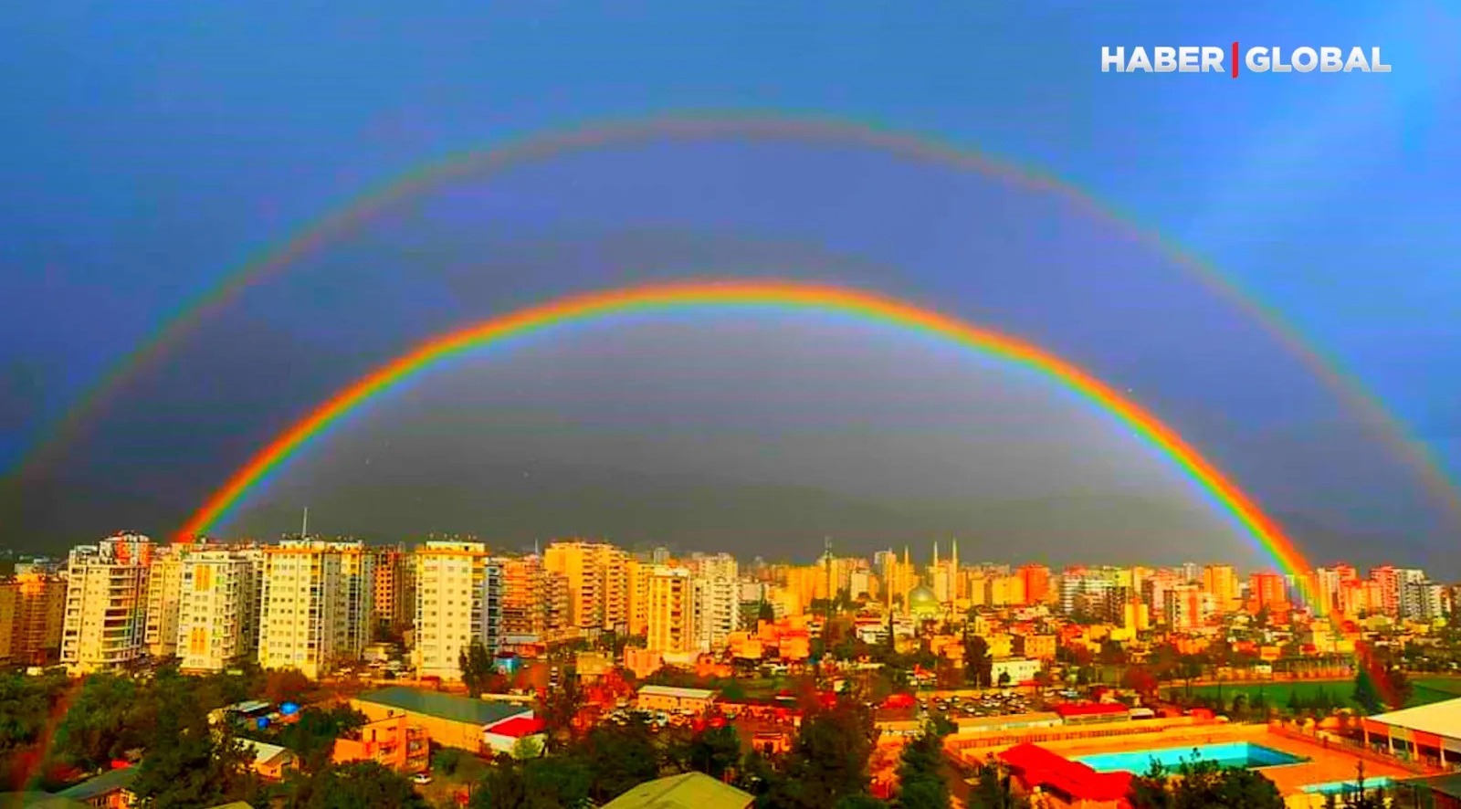 Qoşa göy qurşağı görənləri təəccübləndirdi