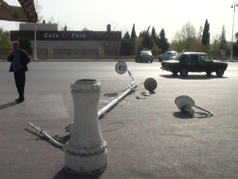 Bərdədə güclü külək dağıntılar yaradıb - FOTO