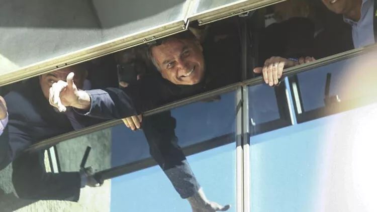 Bolsonaro 3 ay müddətdən sonra Braziliyaya qayıdıb