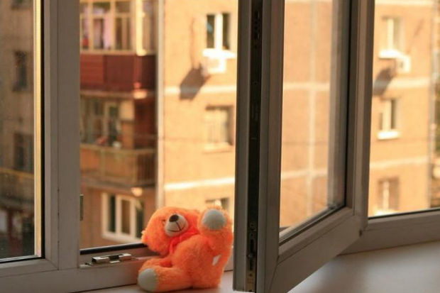 Özbəkistanda qadın üç uşağını 9-cu mərtəbədən atdı