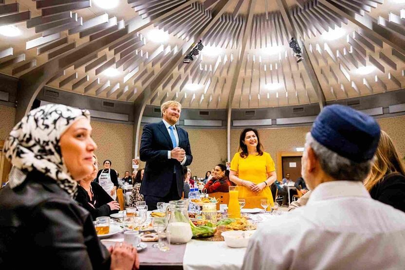 Hollandiya kralı iftarda iştirak etdi