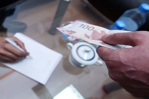 Toyda yığılan 32 mini oğurladı, üç günə 8 min xərclədi