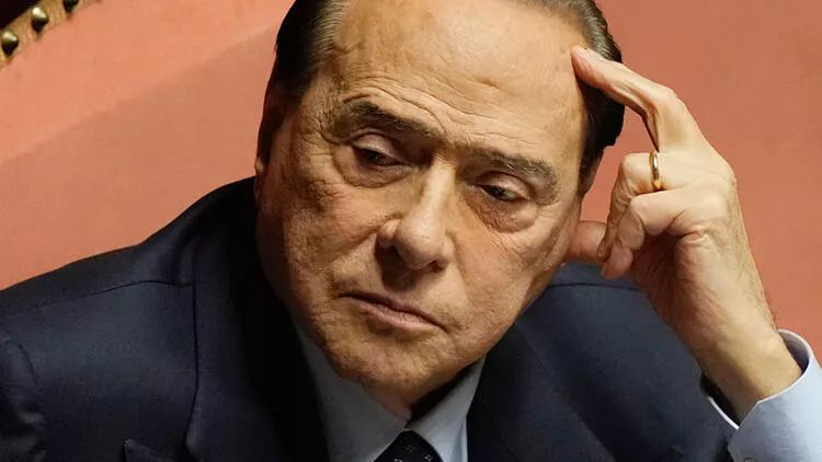 İtaliyanın keçmiş baş naziri Berluskoni xəstəxanaya yerləşdirilib