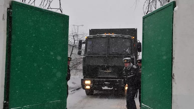 Belarusda prezidentliyə keçmiş namizəd 18 ay həbs cəzasına məhkum edildi