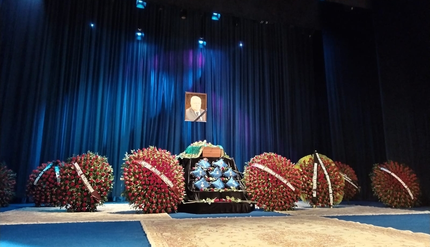 İlham Əliyev və Mehriban Əliyeva Azərpaşa Nemətovla vida mərasiminə əklil göndəriblər