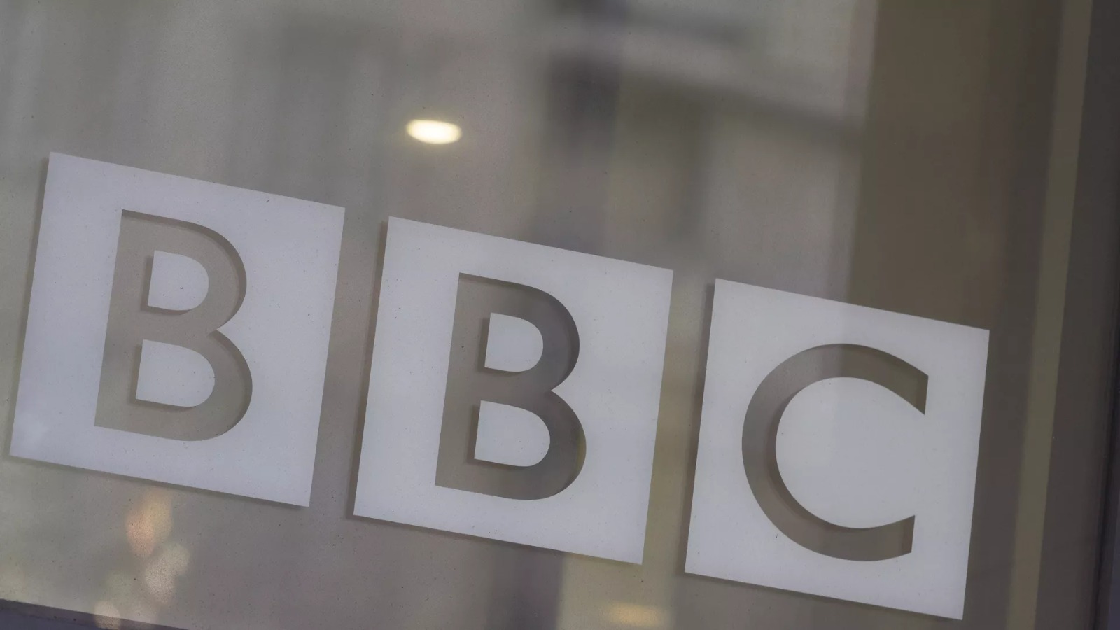 “Twitter” BBC-ni 