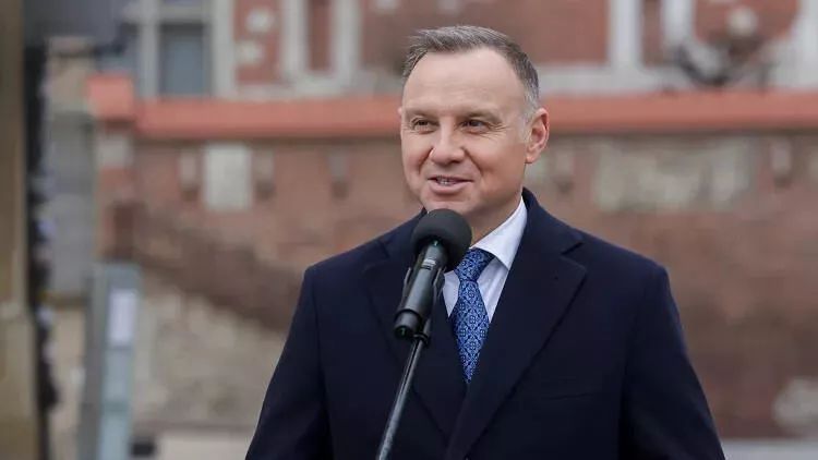 Polşada Smolenskdə qəzaya uğrayan təyyarədə həyatını itirənlərin xatirəsi anılıb