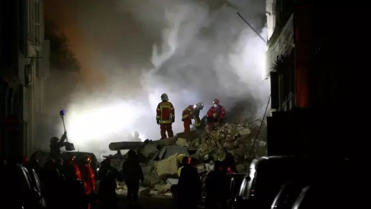 Fransada çökən binanın qalıqları arasından 2 nəfərin cəsədi tapılıb