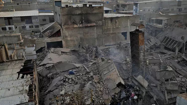 Pakistanda fabrikdə yanğın: 4 ÖLÜ, 13 YARALI