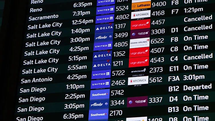 Rusiyada vulkan püskürməsi səbəbindən Alyaskada uçuşlar təxirə salınıb