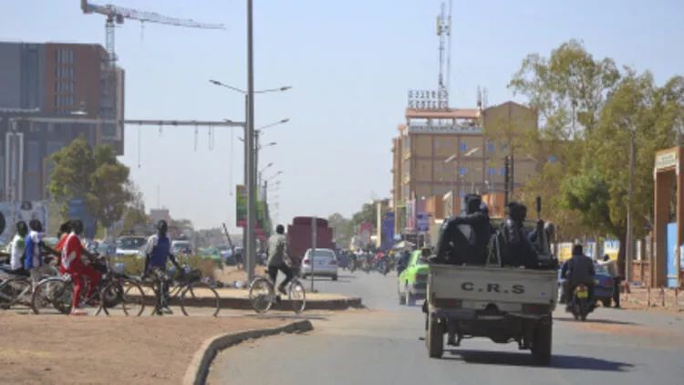 Burkina Fasoda təhlükəsizlik qüvvələrinə hücum edilib: 40 ÖLÜ, 33 YARALI