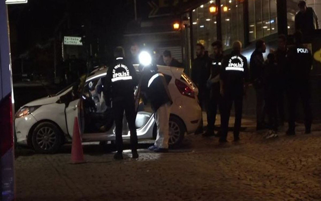 İstanbulda ölümlə nəticələnən silahlı insident baş verdi - Video