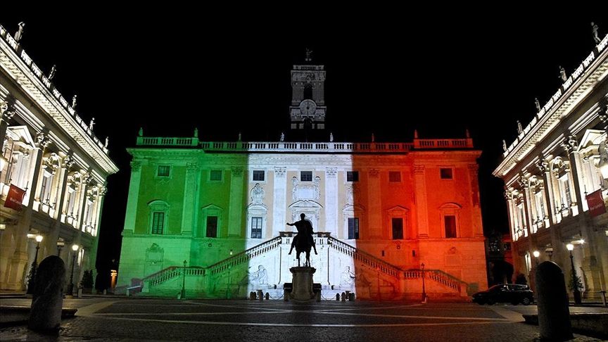 İtaliyada fövqəladə vəziyyətdən sonra etiraz aksiyası keçirilib