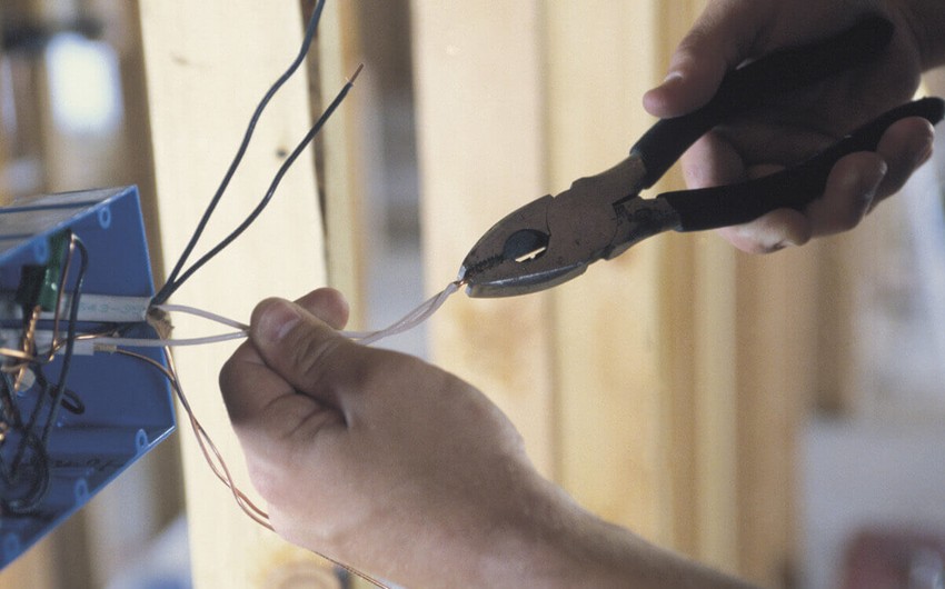 Lerikdə elektrik cərəyanı bir ailənin 4 üzvünü vuraraq öldürüb - YENİLƏNİB