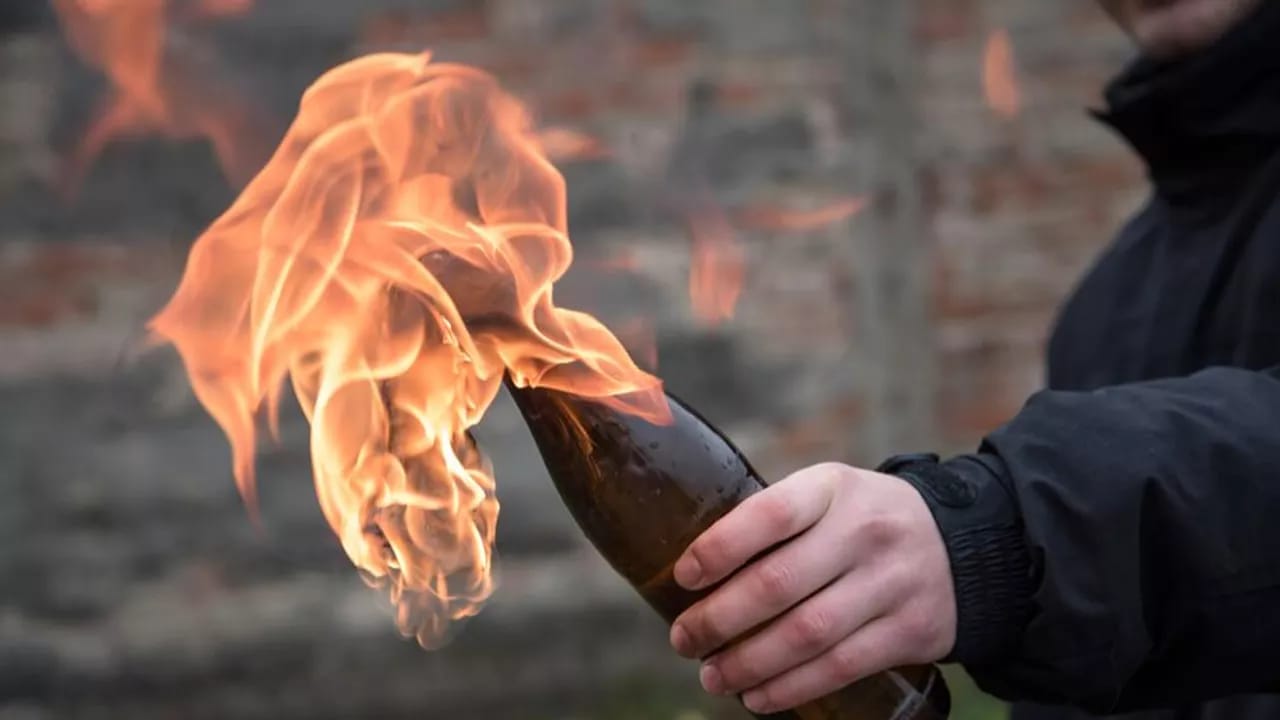 Kiprdə Rusiya Elm və Mədəniyyət Mərkəzinin binasına molotov kokteyli atılıb