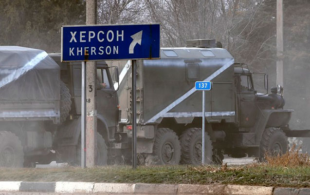 Rus qoşunları Xersonu atəşə tutdu, ölənlər var