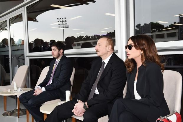 İlham Əliyev və Mehriban Əliyeva “Formula-1” Azərbaycan Qran-prisinin əsas yarışına baxırlar