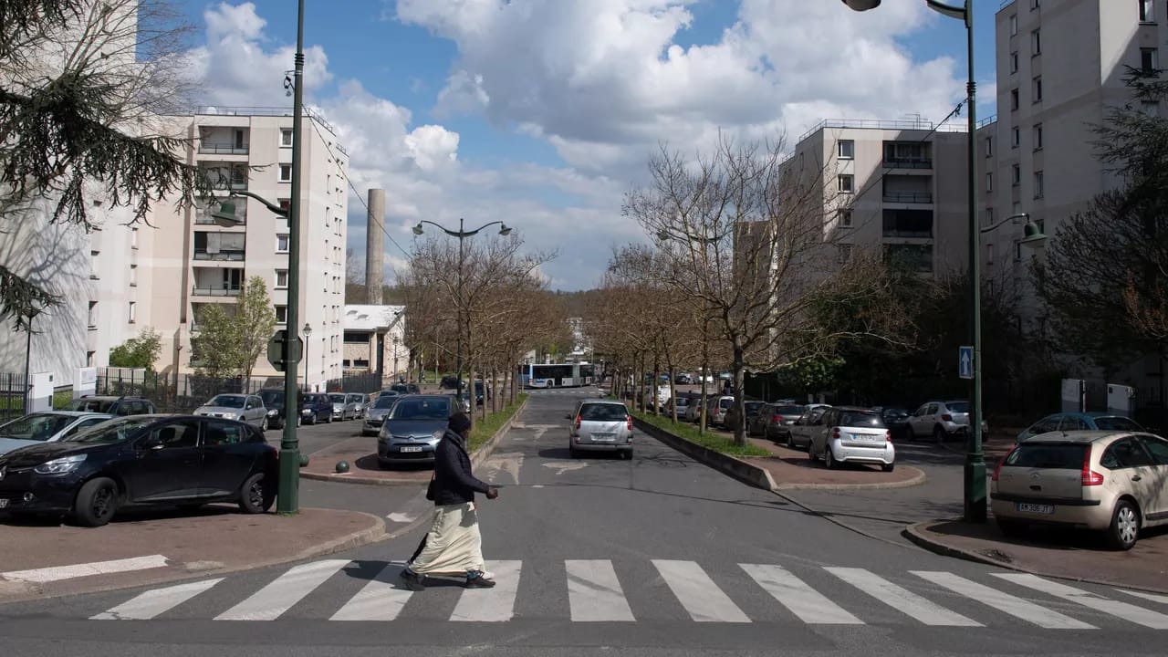 Fransada piyadalar üçün işıqfora narıncı işıq əlavə edilib