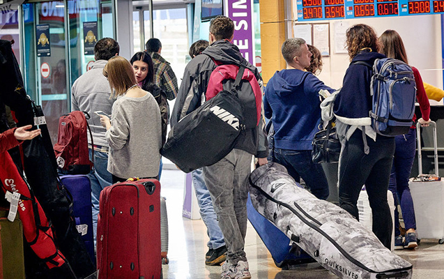 Bu ölkə əcnəbilər üçün məcburi koronavirus peyvəndini ləğv edir