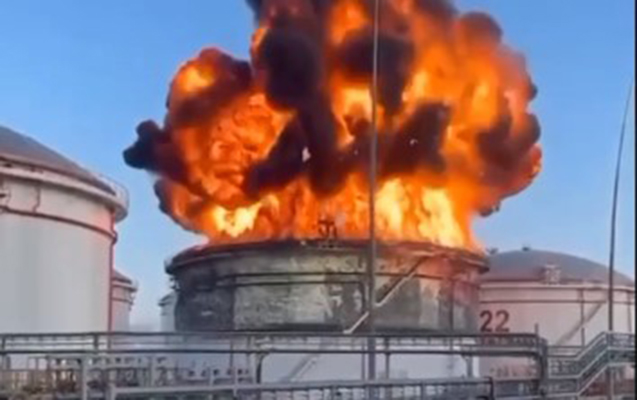Rusiyada neft anbarında güclü yanğın - Video