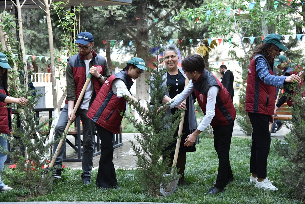 Nəsimi rayonunda növbəti “Abad həyət” sakinlərin istifadəsinə verilib