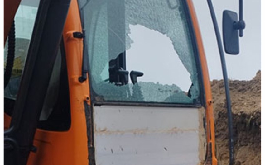 Ermənistan silahlı bölmələri Laçında ekskavatoru atəşə tutub