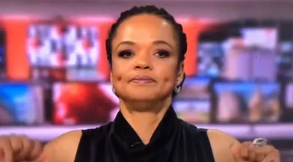 Canlı yayımda olduğunu unudan diktor etdiyi hərəkətlə gündəm oldu