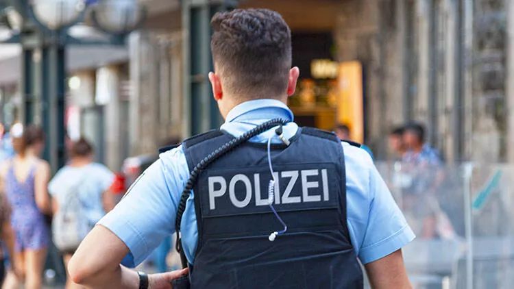 Almaniyada Mercedes zavoduna silahlı hücum edilib: 2 ÖLÜ