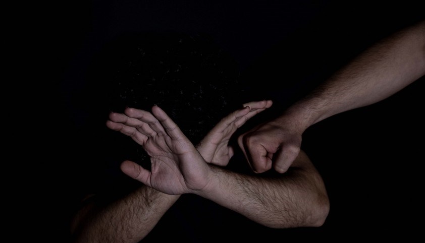 Bakıda sürücü müştərini döyərək telefonunu əlindən alınıb